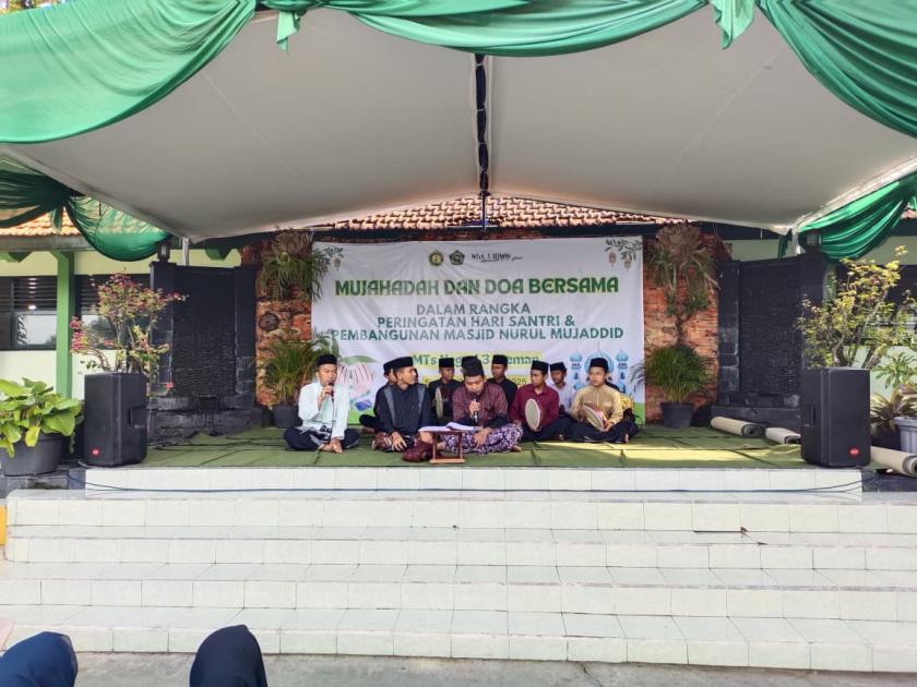 Penampilan Hadroh Meriahkan Pembukaan Mujahadah dan Doa Bersama di MTs Negeri 3 Sleman