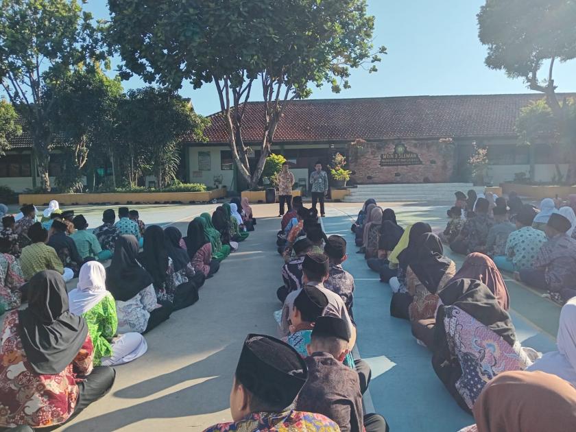 Gelar Apel Pra-MATAMUDA, MTsN 3 Sleman Pastikan Kesiapan dan Ketertiban Murid Baru