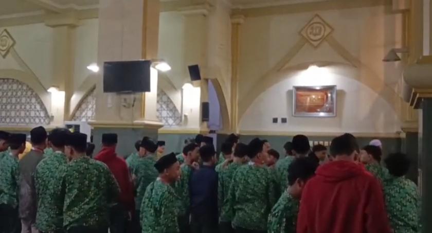 Alhamdulillah, Siswa MTsN 3 Sleman Disiplin Solat Berjamaah dalam Kegiatan Studi Religi dan Edukasi di Jawa Timur
