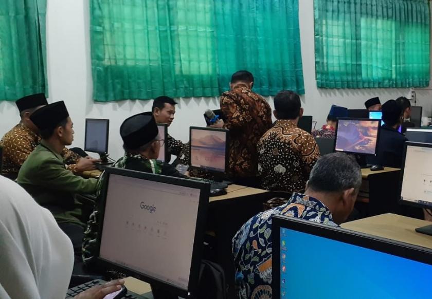 Tingkatkan Kemampuan Digital, Pegawai PPPK MTsN 3 Sleman Ikuti Mentoring Kecakapan IT Kankemenag Sleman