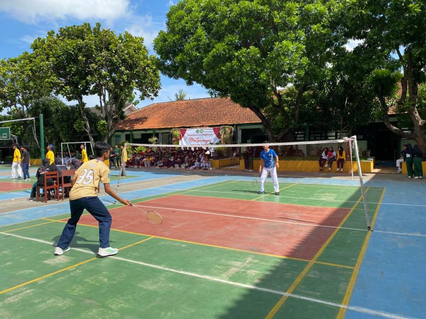 Semarak Classmeeting MTsN 3 Sleman: Duel Sengit di Final Bulu Tangkis Curi Perhatian