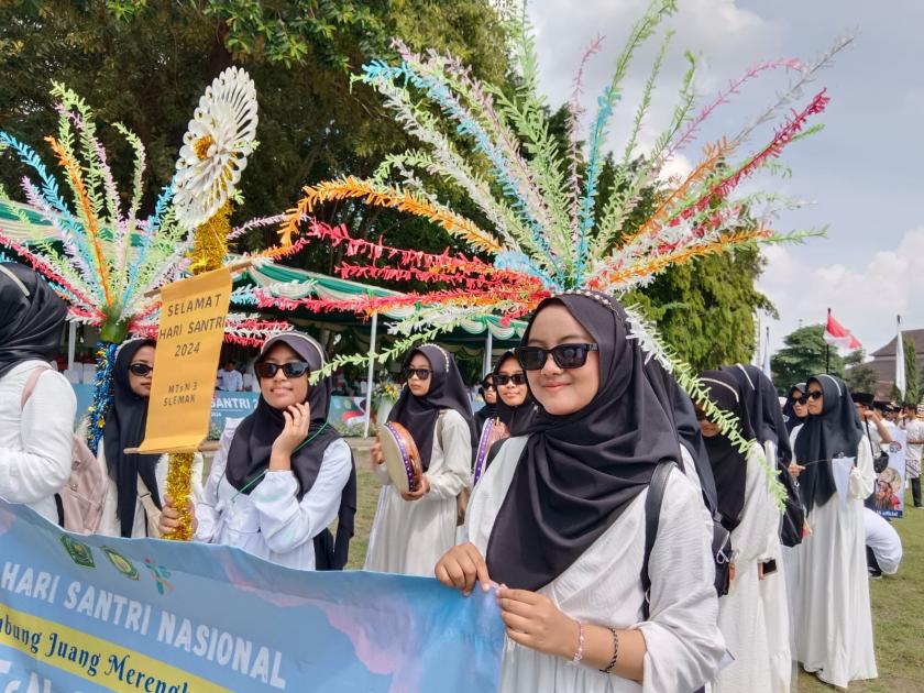 Perwakilan MTsN 3 Sleman Menjadi Bagian Semaraknya Lomba Kirab Hari Santri Nasional 2024