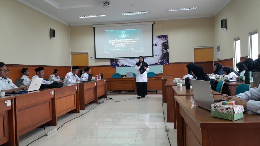 Menuju Madrasah Mandiri Berprestasi MTs N 3 Sleman gelar Raker di BBG TK DIY 