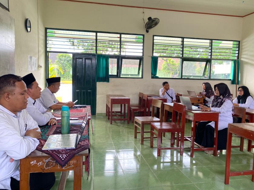 Kepala MTs Negeri 3 Sleman Adakan Rapat Koordinasi Pemetaan Kelas