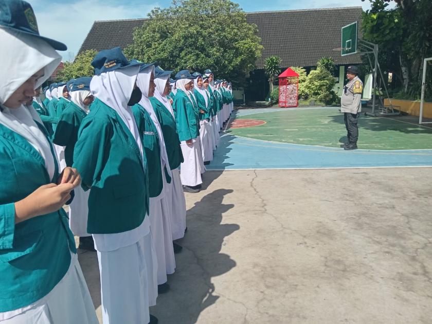 MTsN 3 Sleman dan Polsek Ngemplak Bersinergi Gelar Pembinaan Karakter Demi Bentuk Generasi Bangsa Hebat