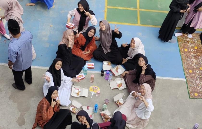 Pupuk Semangat Kebersamaan, MTsN 3 Sleman Gelar Makan Bersama Rayakan Harlah ke-57