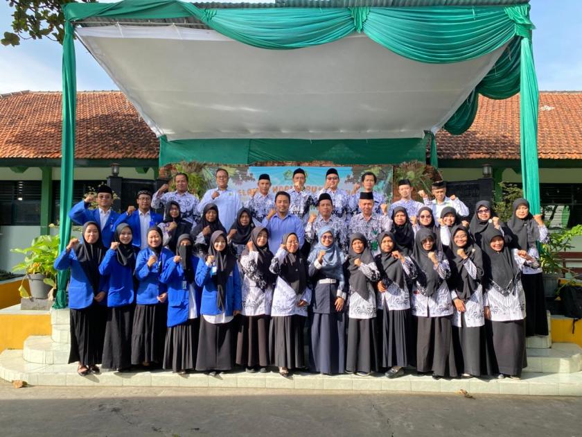 Resmi Ditarik, Mahasiswa PPL UII Akhiri Praktik Mengajar Dua Bulan di MTsN 3 Sleman