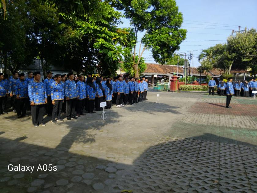 MTs N 3 Sleman Aktif Berpartisipasi dalam Upacara Hari Lahir Pancasila di Kapanewon Ngemplak
