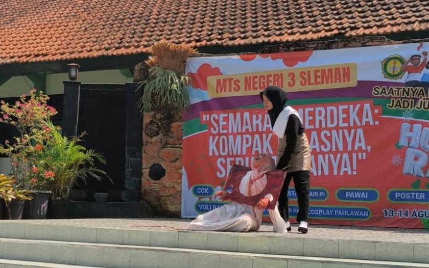 Azael dan Alisa Hidupkan Kisah Cut Nyak Dien dalam Cosplay Pahlawan
