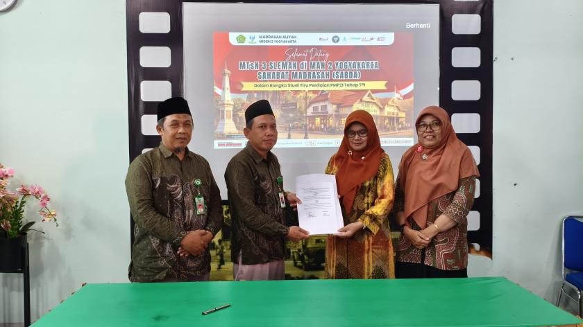 Perkuat Predikat PMPZI, MTs N 3 Sleman Lakukan Studi Banding di MAN 2 Yogyakarta