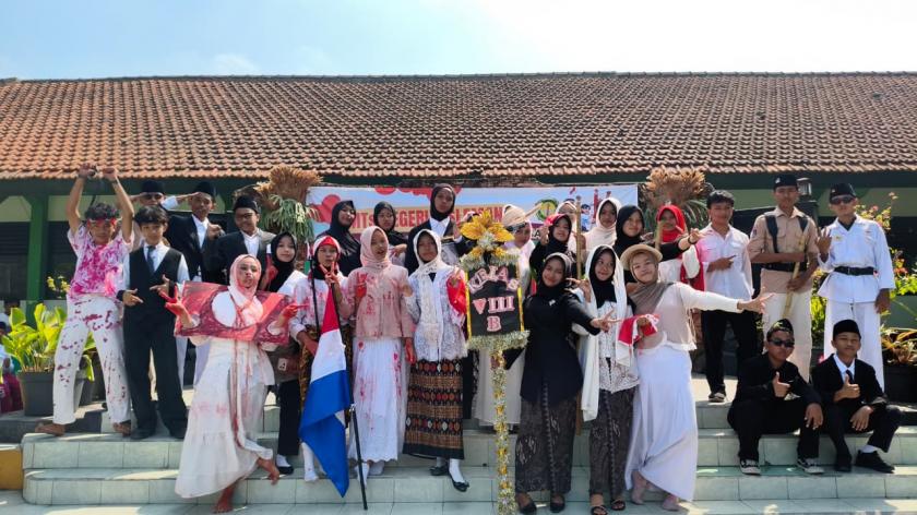 Aksi Teatrikal Warnai Lomba Cosplay Pahlawan Peringati HUT ke-81 RI di MTsN 3 Sleman