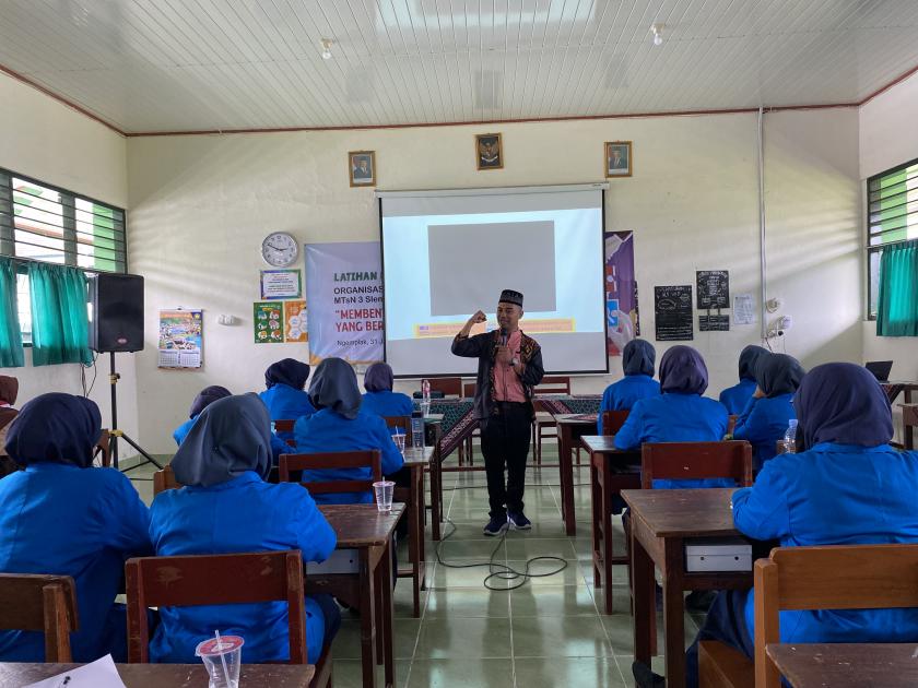 Materi Leadership Bakar Semangat Peserta LDK MTs Negeri 3 Sleman