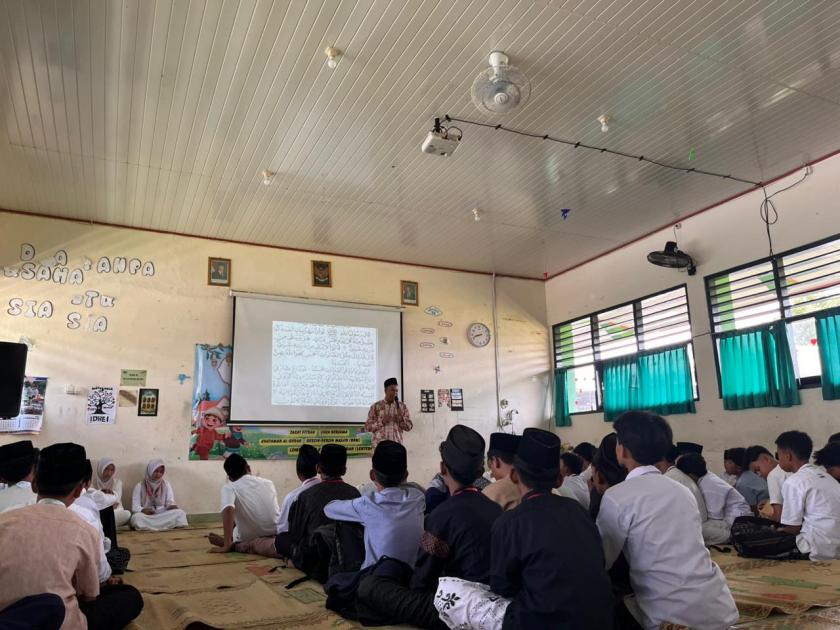 Pentingnya Sholat! Narasumber MTsN 3 Sleman Sampaikan Materi Fikih Bertema Sholat pada Acara Pesantren Ramadan Siswa