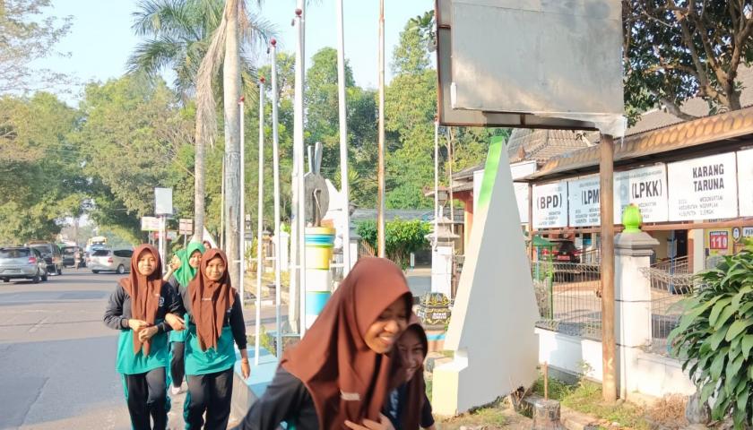 MTsN 3 Sleman Gelar Jalan Sehat Rutin, Jaga Kebugaran Siswa 