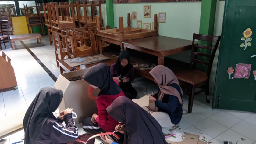 Matangkan Persiapan Demo Organisasi Matamuda, Anggota PMR MTsN 3 Sleman Gelar Latihan Intensif