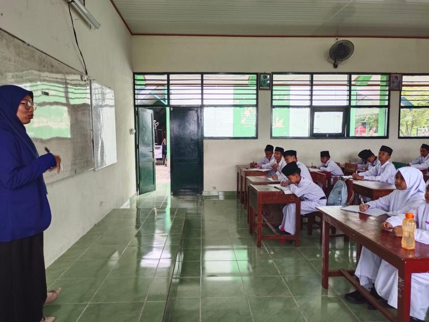 Implementasikan Problem Based Learning di MTs Negeri 3 Sleman, Mahasiswa UNY Lakukan Penelitian