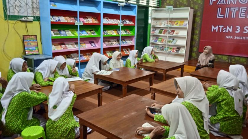 Kelas Keputrian MTsN 3 Sleman Bahas 5 Kebiasaan Wanita Sholihah
