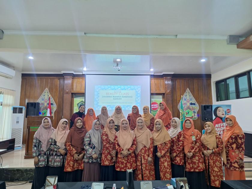 Asah Citra Diri, DWP MTsN 3 Sleman Antusias Ikuti Beauty Class Bersama Anggota DWP Kemenag Sleman