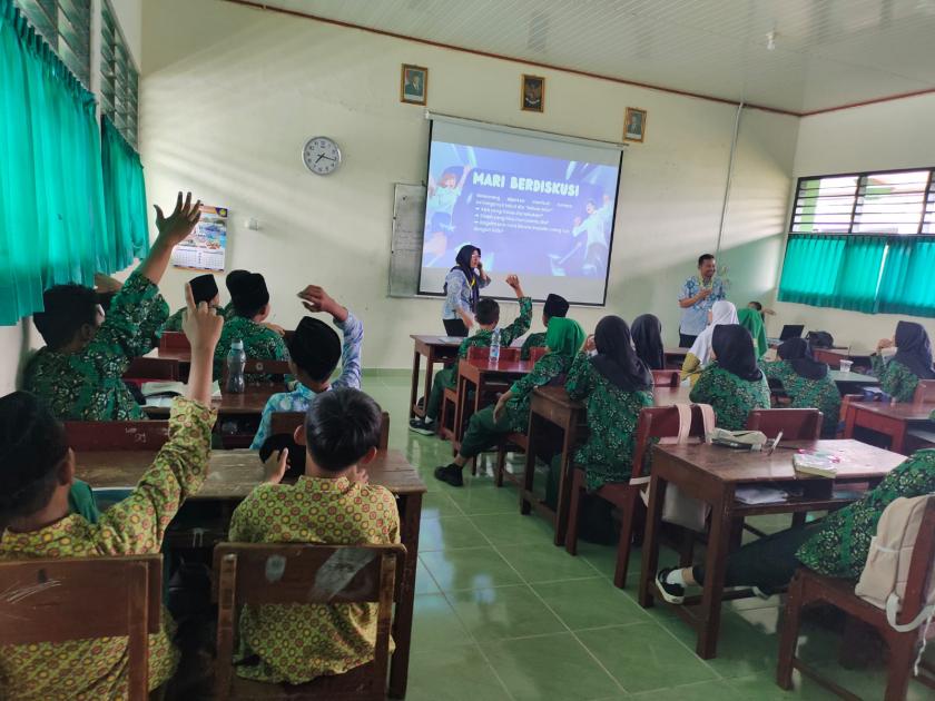 Menolak Pernikahan Dini, KKN UGM dan Murid MTs N 3 Sleman Hidupkan Diskusi 