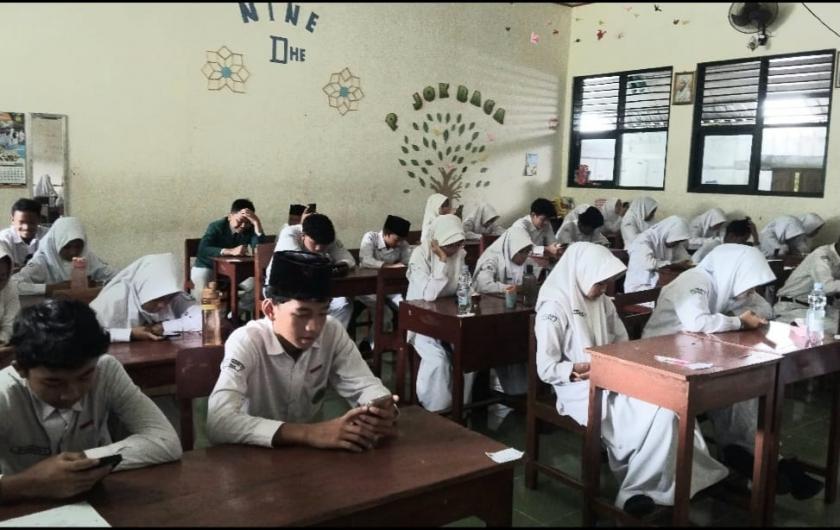 Penuh Antusias, Siswa MTs N 3 Sleman Kerjakan ALN Hari Pertama dengan Lancar