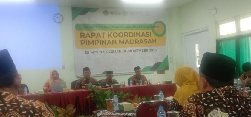 Rakorpim Madrasah se-Sleman Bahas Evaluasi RB-ZI, Kakan Tekankan Profesionalisme ASN