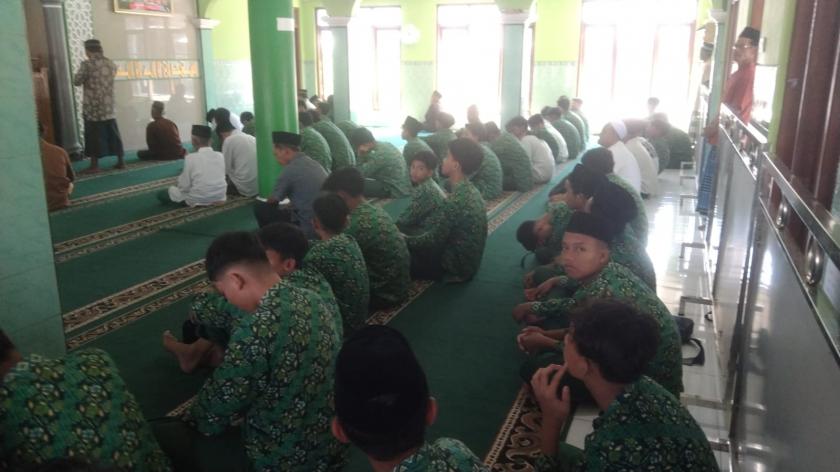 Salat Jumat Bersama Warga Warnai Rangkaian Manasik Haji Siswa MTs Negeri 3 Sleman