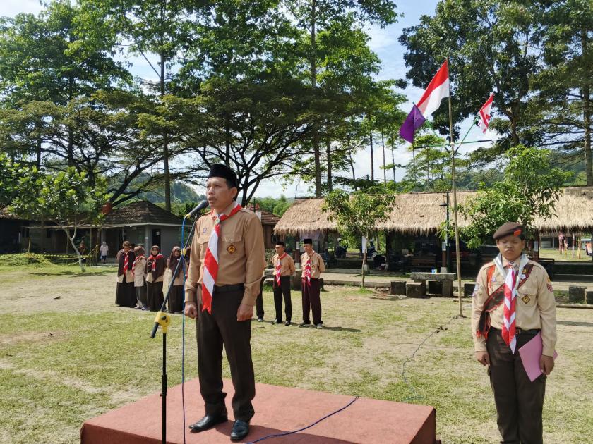 Siswa Kelas VII MTsN 3 Sleman Ikuti Kemah Penggalang di Bumi Perkemahan Candi Banyunibo Hari Pertama