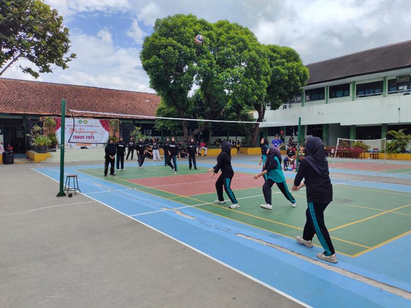 Semifinal Class Meeting Voli Putri MTsN 3 Sleman Gempar Membakar Penonton