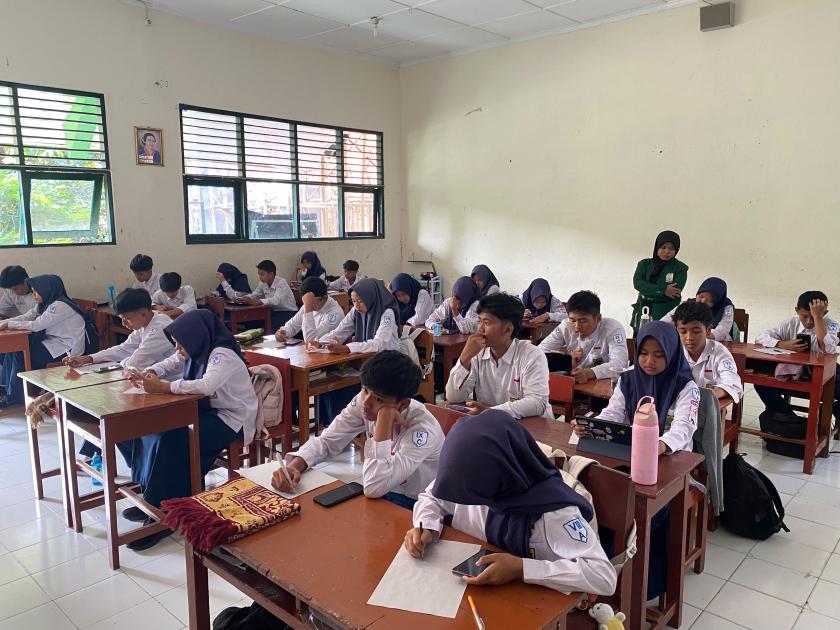 Mahasiswa PLP UIN Sunan Kalijaga dan UII Yogyakarta Turut Mengawasi Pelaksanaan ASTS di MTs N 3 Sleman