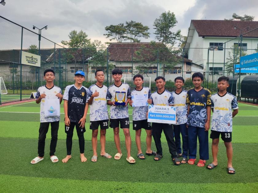 Tim Futsal MTsN 3 Sleman Meraih Juara 3 dalam Ajang Sahabatqu Competition #3