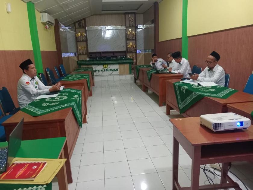 Mantapkan Persiapan Wisuda Purnasiswa 2026, Panitia Inti MTsN 3 Sleman Gelar Rapat Koordinasi