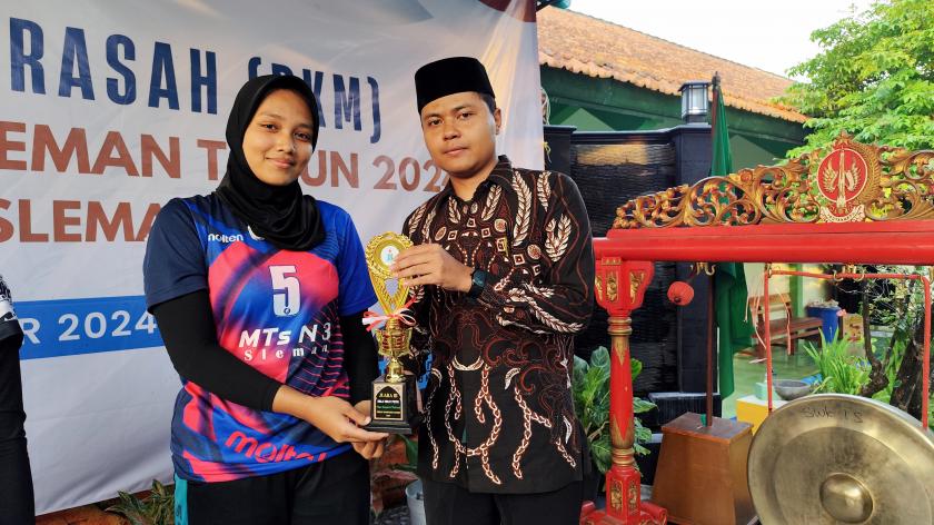 Tim Voli Putri MTs Negeri 3 Sleman Sabet Juara 3 PKM