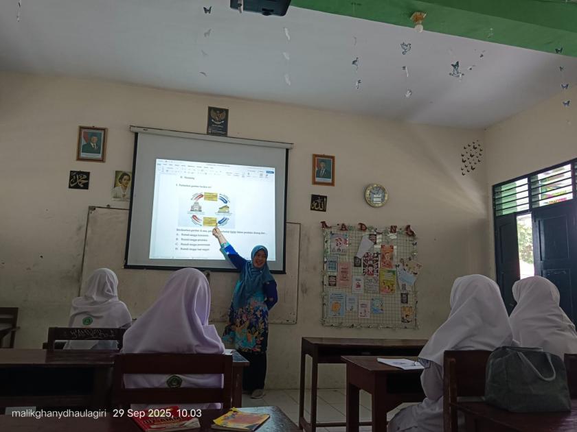 Bimbingan IPS Lanjutan Hari Keempat Ajari Siswa Tak Takut Materi Ekonomi