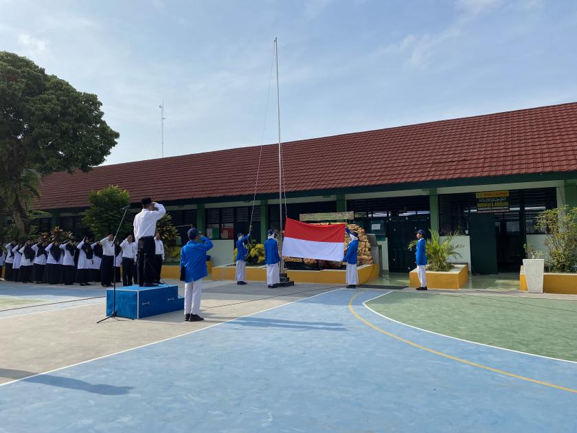 Pembina Upacara Tekankan Siswa untuk Jaga Lingkungan pada Upacara Bendera MTs Negeri 3 Sleman