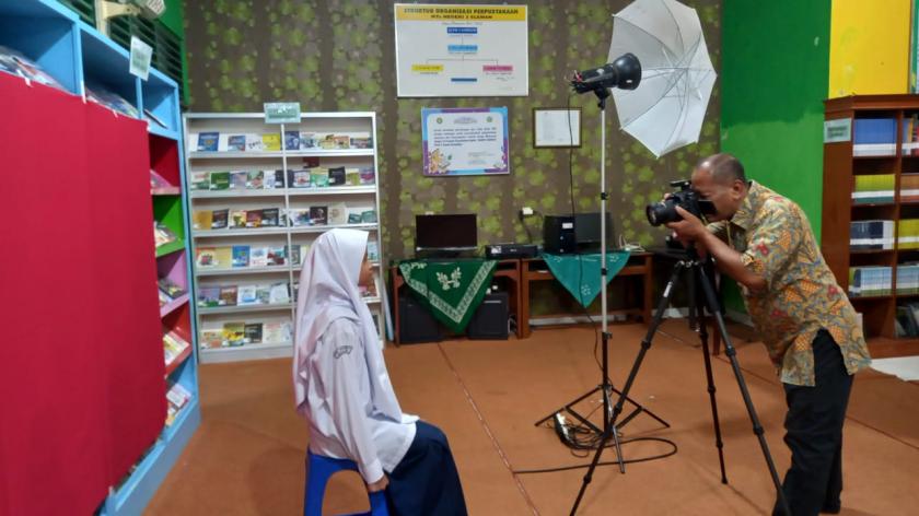 Lengkapi Data Ujian dan Ijazah Kelas IX, MTs Negeri 3 Sleman Ambil Pemotretan