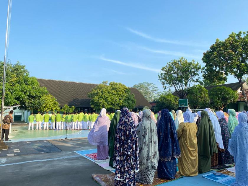 MTs Negeri 3 Sleman Gelar Salat Gaib untuk Orang Tua Siswa