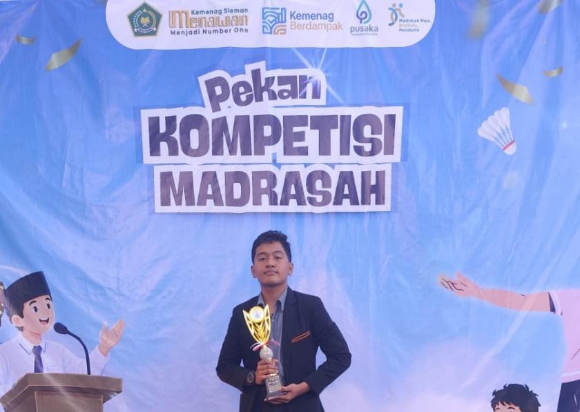Dzaki Sabet Juara 1 Pidato Bahasa Inggris