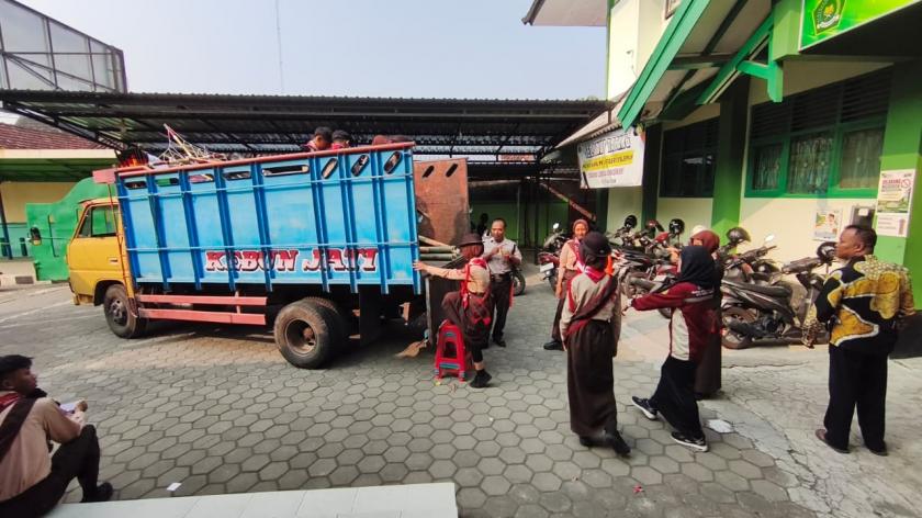 Pelepasan Kontingen Perkamuda 2026: MTsN 3 Sleman Kirim Antaboga dan Nagapuspa ke Candi Prambanan