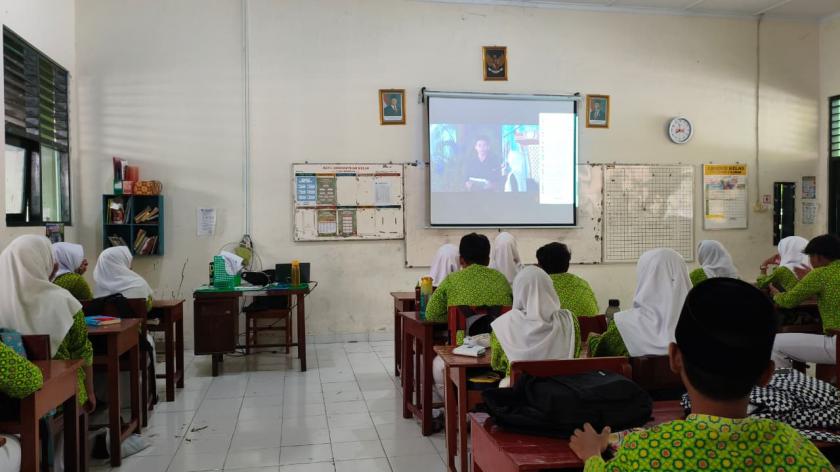 Cegah Kenakalan Remaja dan Radikalisme, Murid 9E MTsN 3 Sleman Ikuti Deklarasi via YouTube Live