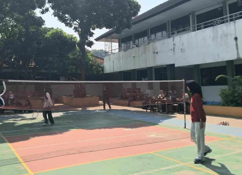 Lomba Badminton Putri Meriahkan Classmeeting MTs Negeri 3 Sleman