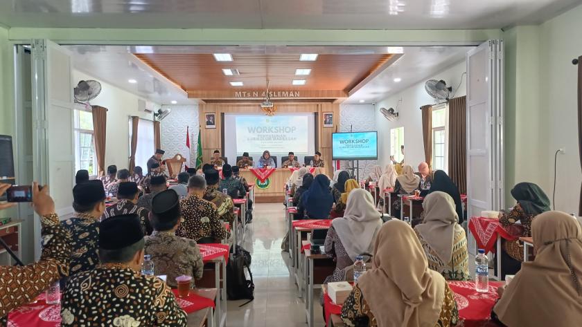 Perkuat Mutu Pendidikan, Waka Kurikulum MTsN 3 Sleman Hadiri IHT Penyusunan Dokumen Kurikulum