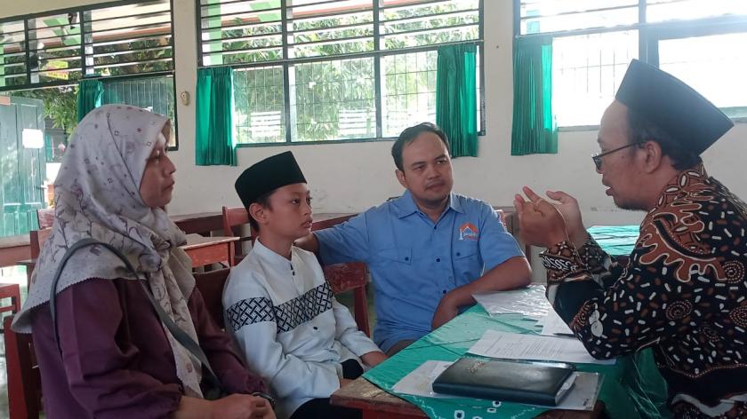 Antusias, Siswa Baru Jalani Daftar Ulang Hari Pertama di MTs N 3 Sleman