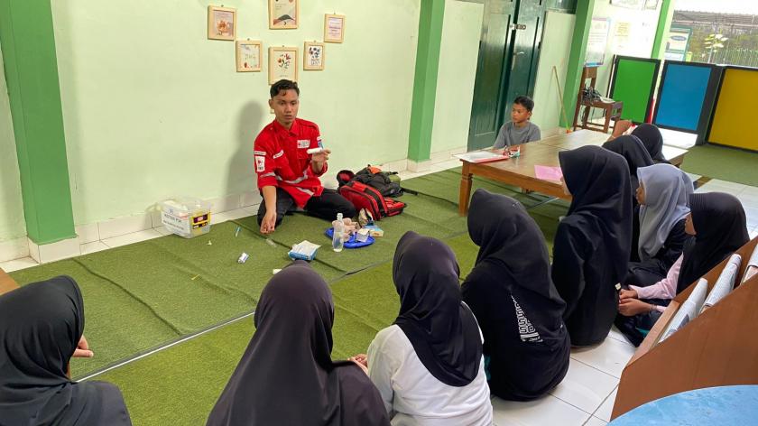 Pelajari Pertolongan pada Luka Terbuka, Anggota PMR MTs N 3 Sleman Siap Jadi Relawan yang Sigap