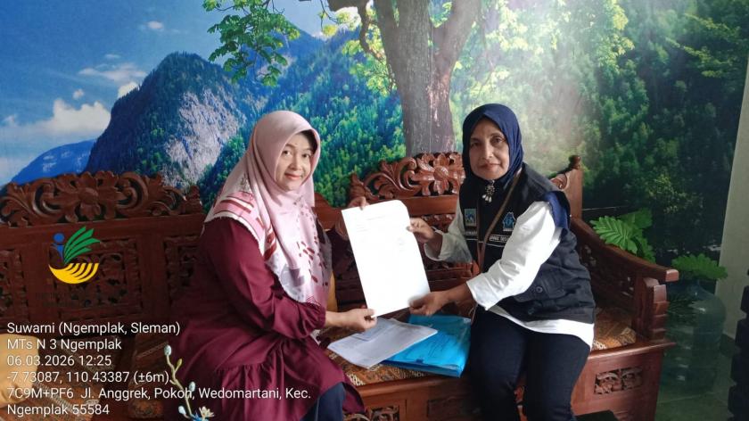 Siswa MTsN 3 Sleman Terima Beasiswa Dinas Sosial Kabupaten Sleman