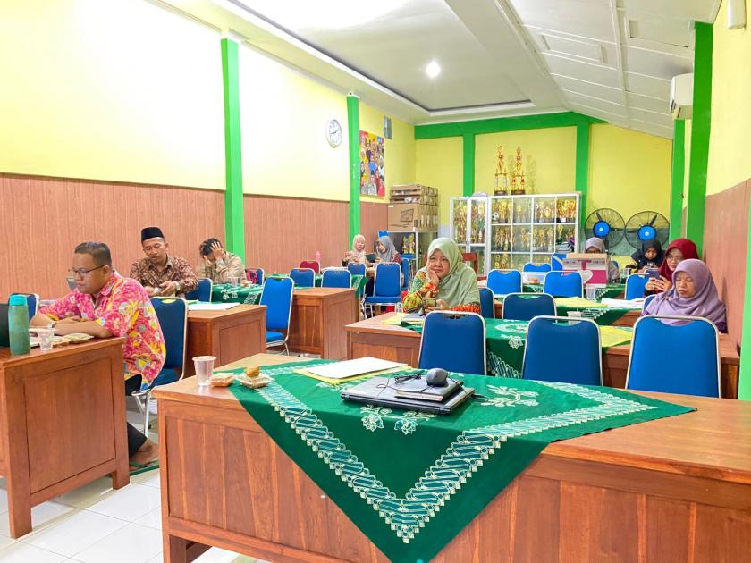 Siapkan Akreditasi Perpustakaan, Tim Inti Akreditasi Perpustakaan MTs N 3 Sleman Laksanakan Rakor