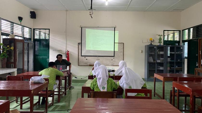 Mengakhiri Bimbingan Intensif IPS Oleh UNY, Dosen Bahas Mendalam Lintas Bidang Sosial