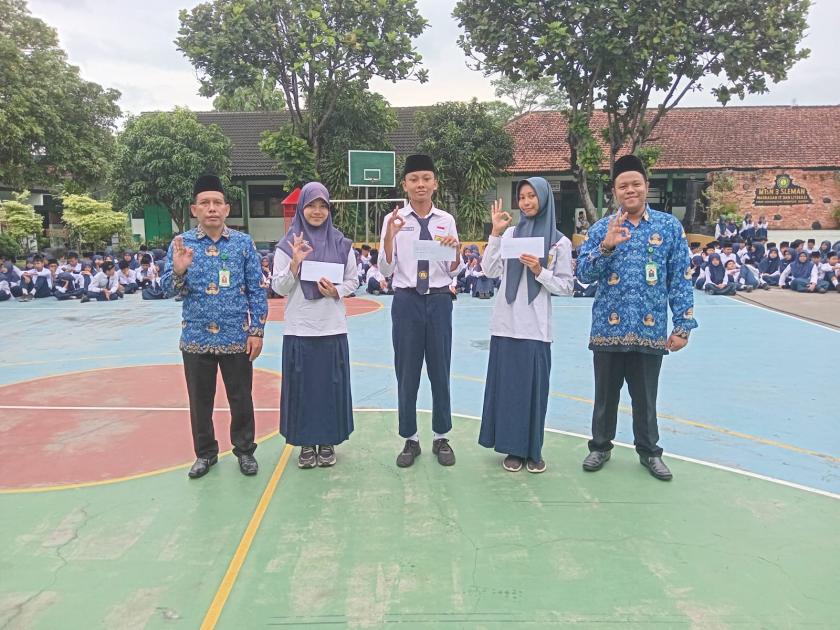 Raih Juara TKA, Empat Murid MTs Negeri 3 Sleman Menerima Penghargaan dari Kepala Madrasah