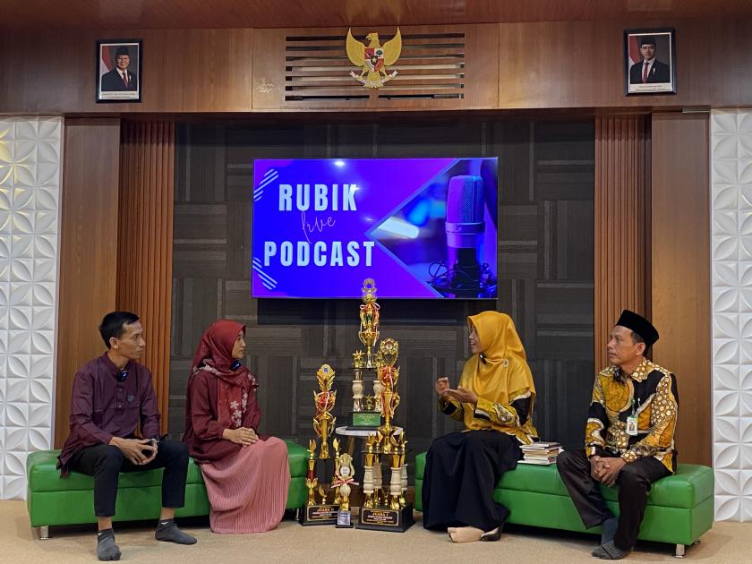 Menjadi Bintang Tamu Podcast Rubik, MTs Negeri 3 Sleman Berbagi Kisah Berkah Pagi