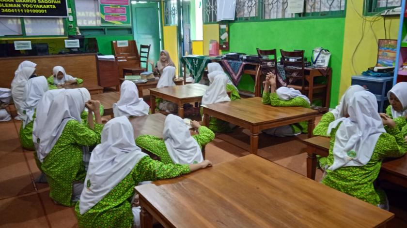 Kelas Keputrian MTsN 3 Sleman Angkat Tema Kunci Keberhasilan Menjadi Wanita Shalihah