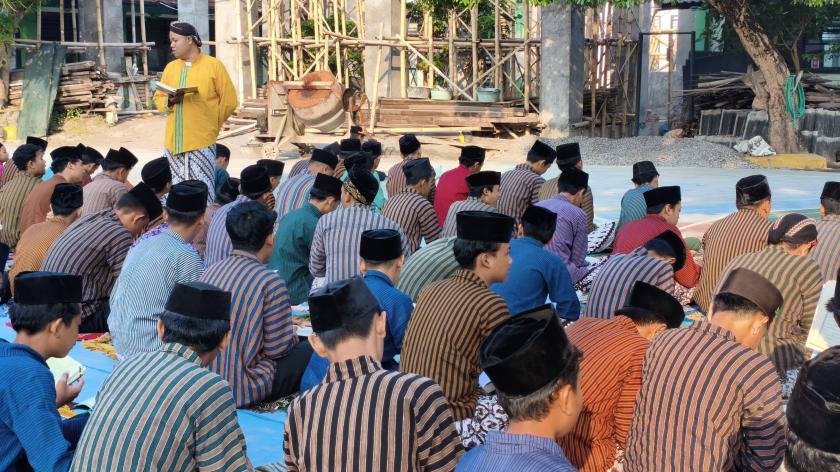 Semarak Hari Jadi DIY, Murid MTsN 3 Sleman Kenakan Busana Tradisional Jawa Yogyakarta